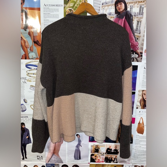 Neutral Color-Block Abstract Sweater - Picture 3 of 6